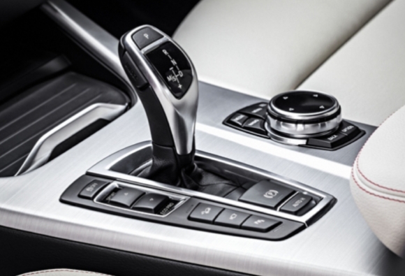 تعمیر گیربکس اتوماتیک بی ام و BMW X4 28i در تعمیرگاه گیربکس اتوماتیک ایران اروپا 