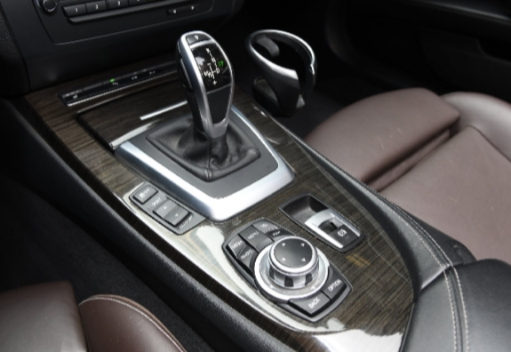 تعمیر گیربکس اتوماتیک بی ام و BMW Z4 20i  در تعمیرگاه ایران اروپا 