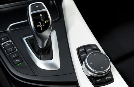 تعمیر گیربکس اتوماتیک بی ام و BMW 328i مدل 2018 در تعمیرگاه گیربکس اتوماتیک ایران اروپا 