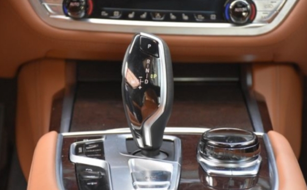 تعمیر گیربکس اتوماتیک بی ام و BMW 730Li در تعمیرگاه گیربکس اتوماتیک ایران اروپا