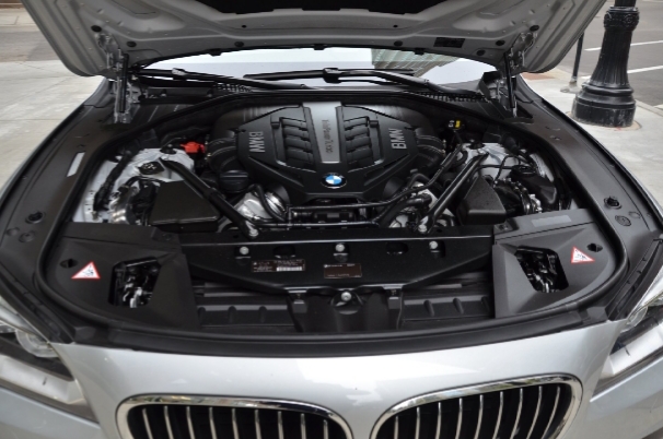 تعمیر گیربکس اتوماتیک بی ام و BMW 750li در تعمیرگاه گیربکس اتوماتیک ایران اروپا 